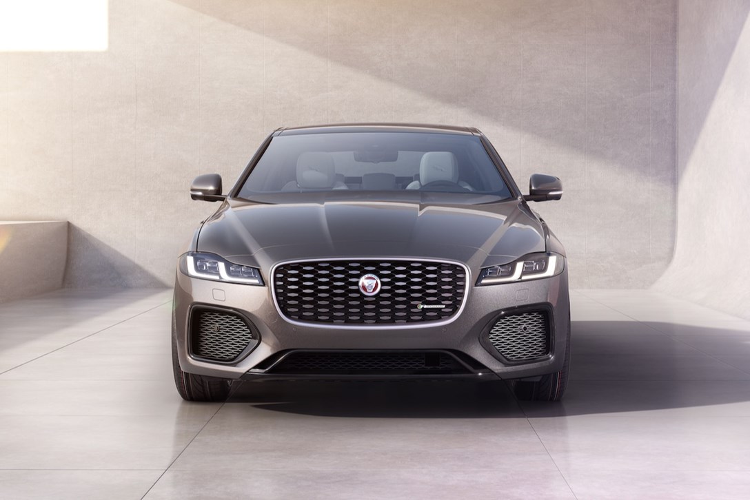 1635507-יגואר XF מתיחת פנים - 27.jpeg