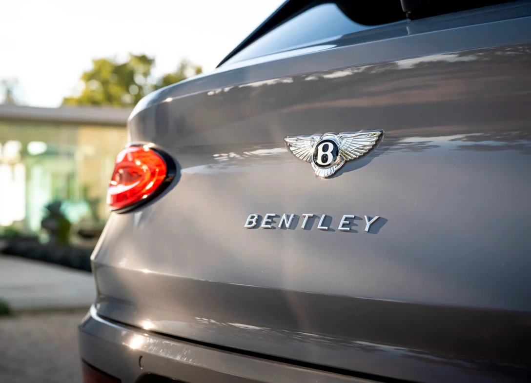 1699345-Bentley-Bentayga-2024-11.jpg