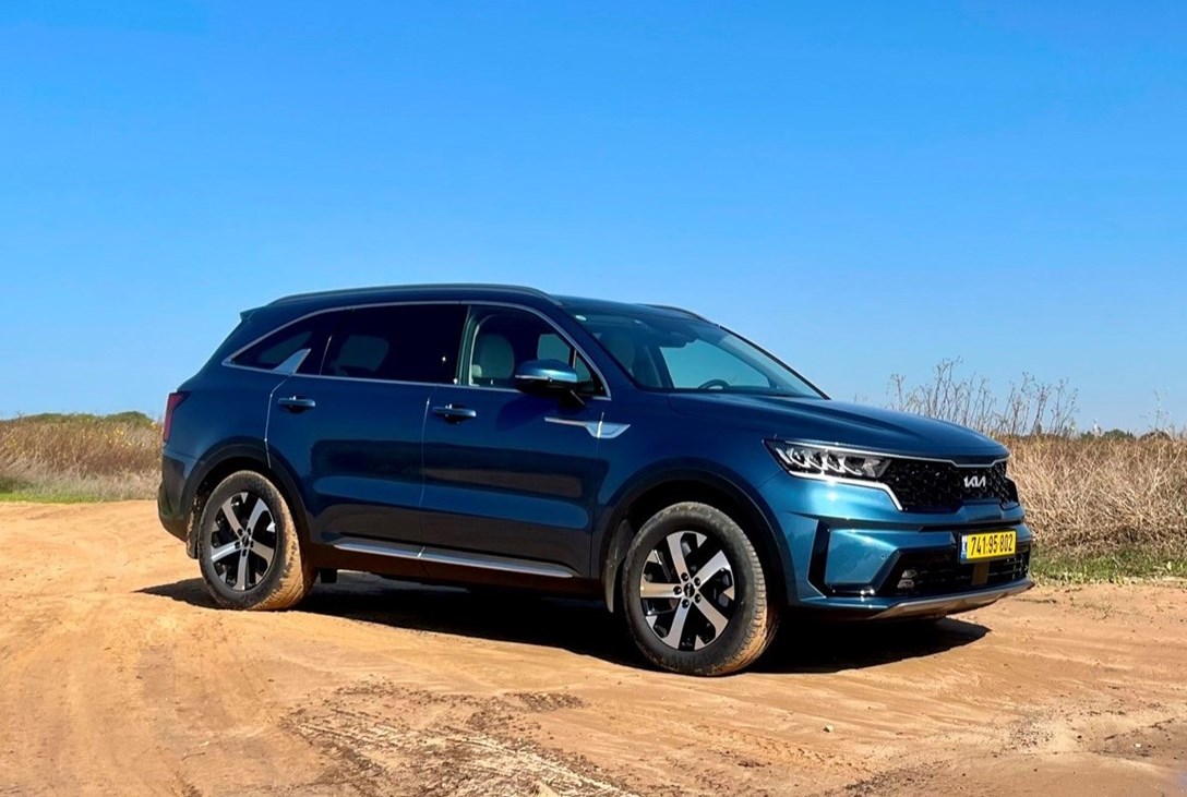 1674228-Kia-Sorento-2023-01.jpeg