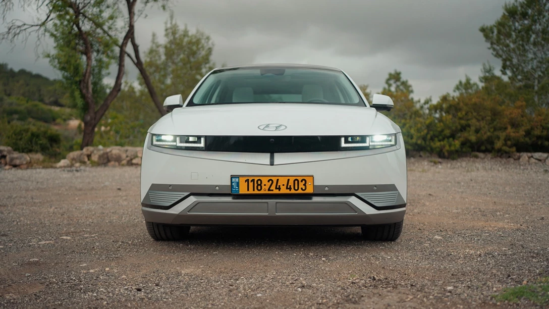 1681748-Hyundai IONIQ 5 vs Skoda Enyaq vs KIA EV6 vs TOYOTA BZ4X - 2023.00_11_11_23.Still038 copy.jpg