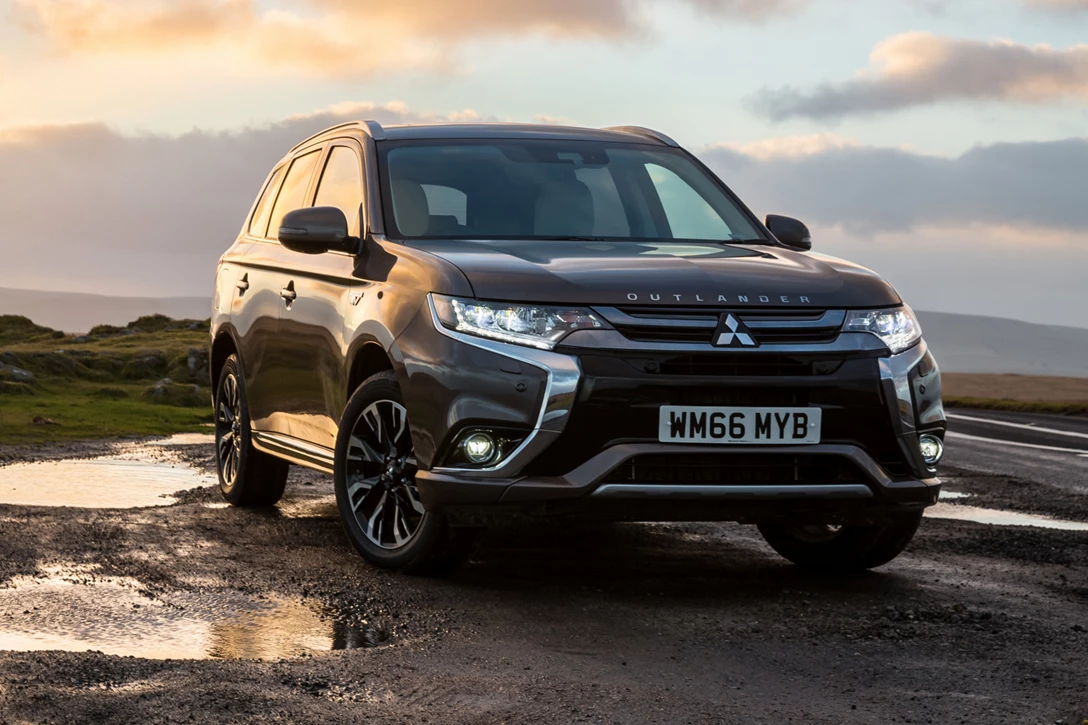 1591337-מיצובישי אאוטלנדר.jpg