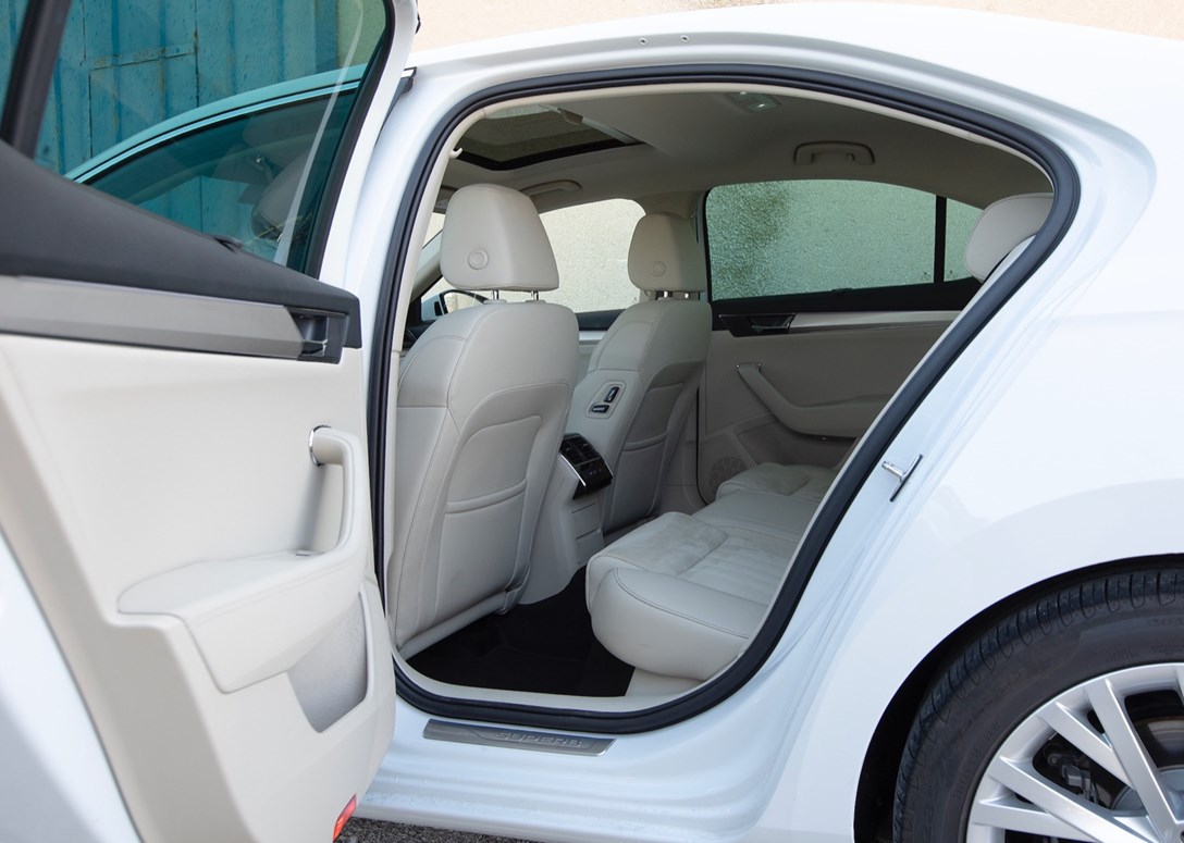 1638768-סונטה מול סופרב - 17.jpeg