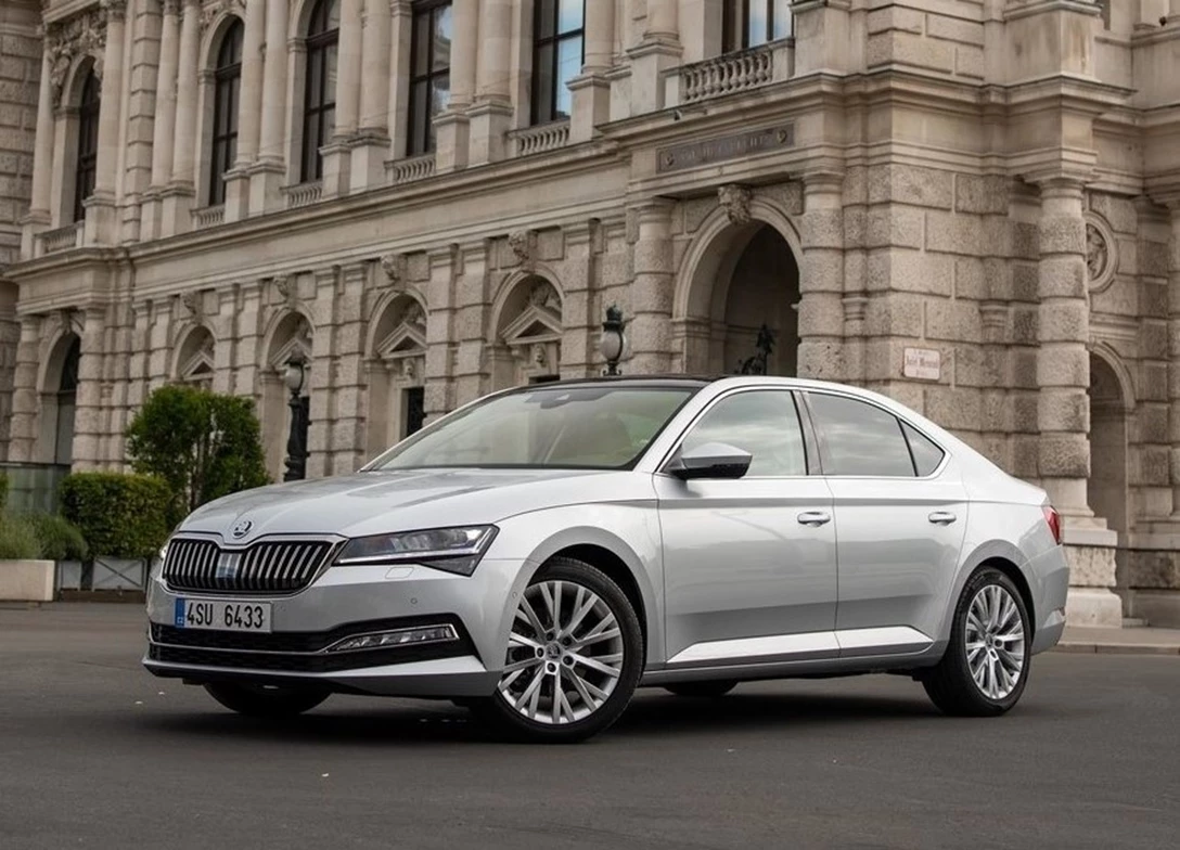 1639474-Skoda-Superb-2020-03.jpg