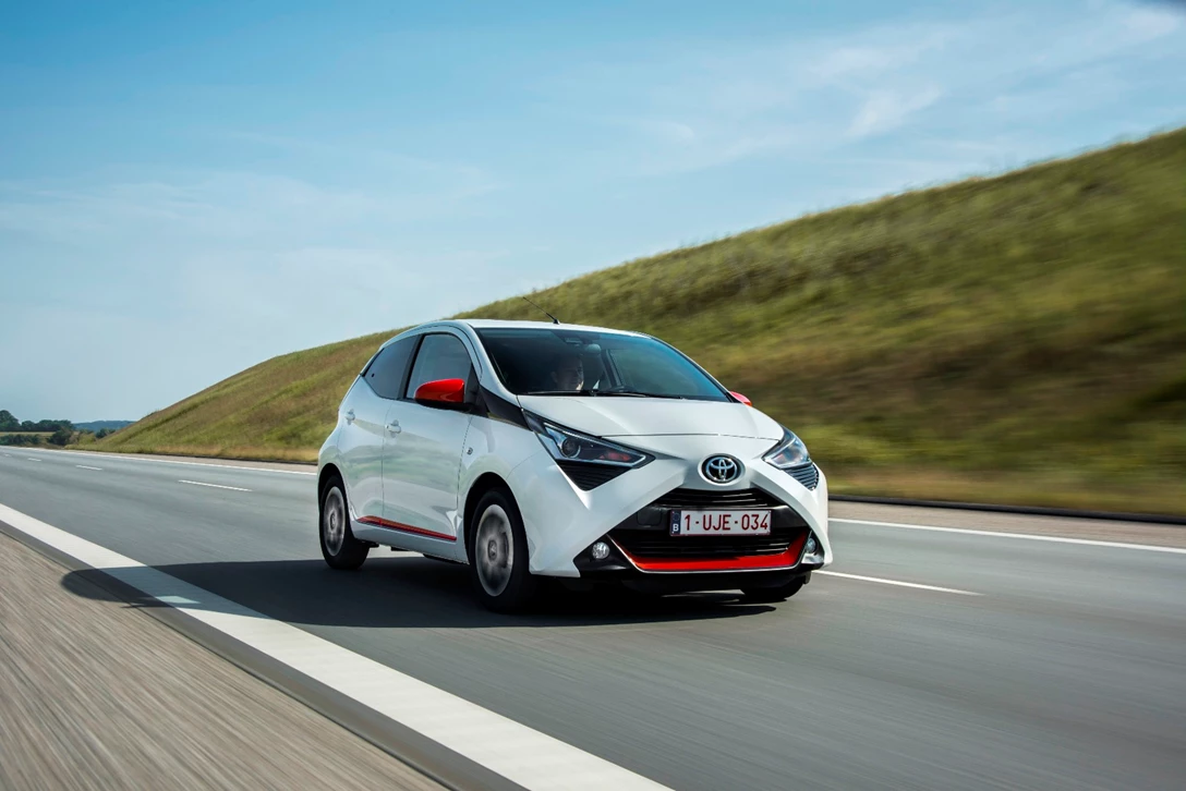 1597175-AYGO_White_001.JPG