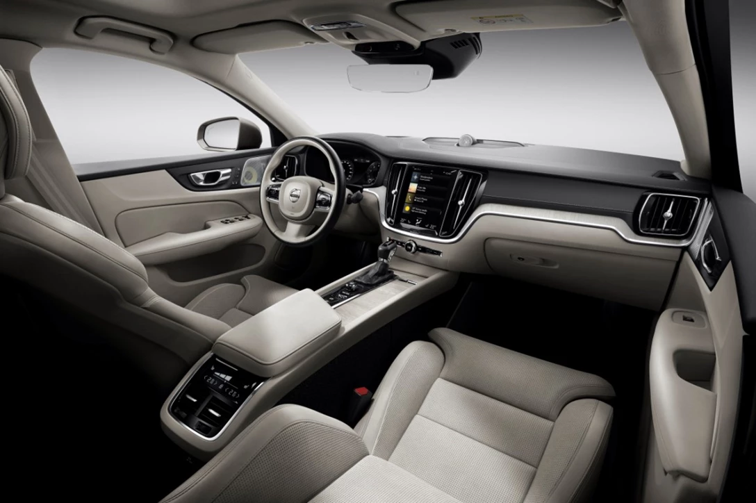 1597587-230784_New_Volvo_S60_Inscription_interior.jpg