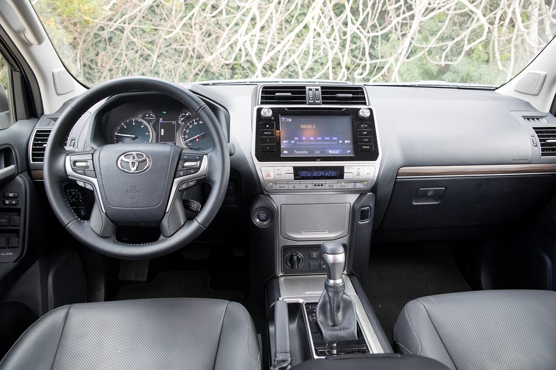 1596326-טויוטה לנד קרוזר 2018 (3).jpg