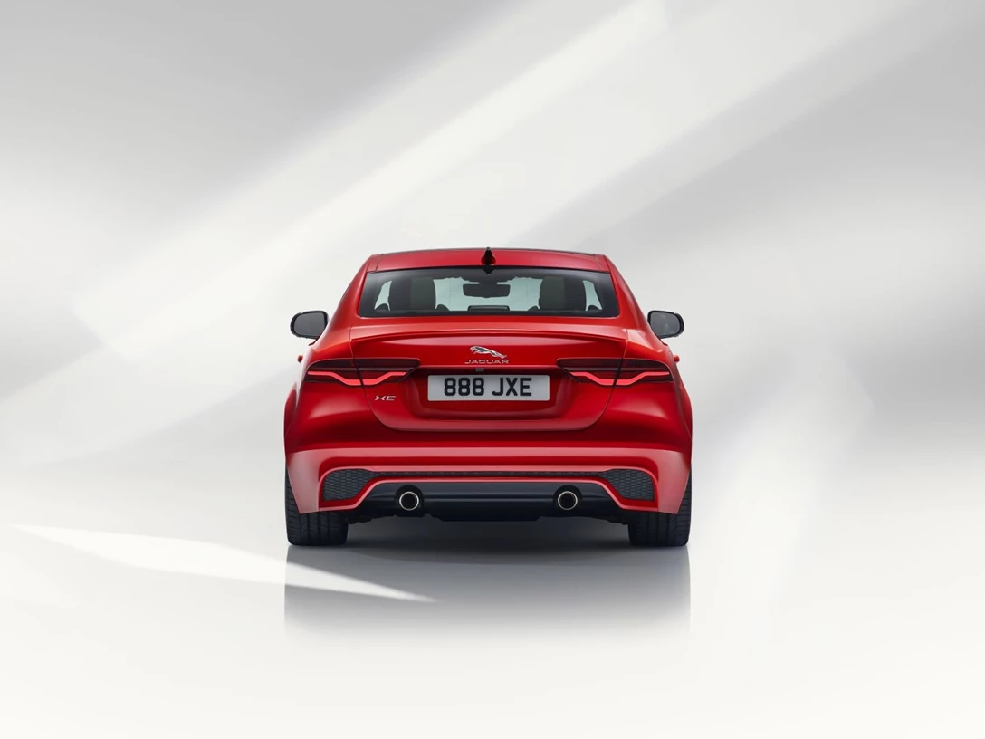 1664694-JAGUAR-XE-2019-03.jpg
