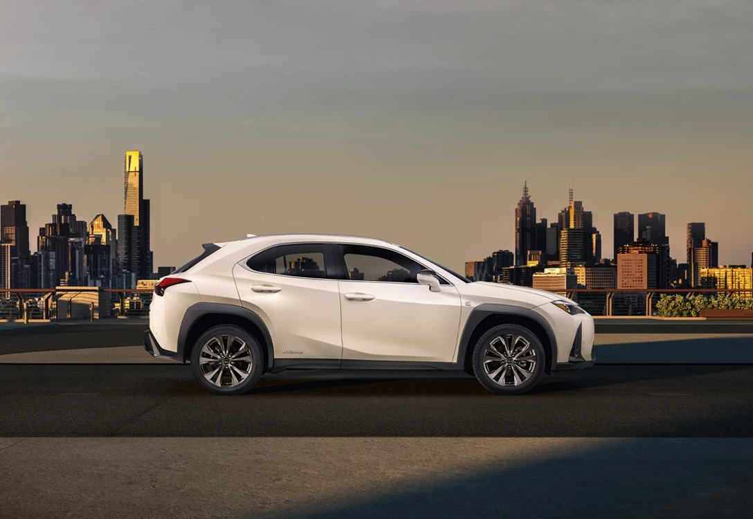 1592412-2018lexus-ux-fsport-loc-dh-06.jpg