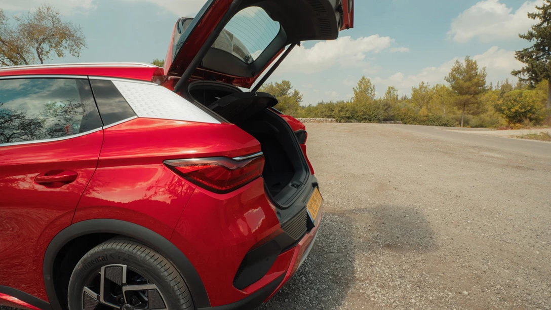 1672522-BYD ATTO 3.01_16_44_06.Still116 copy.jpg