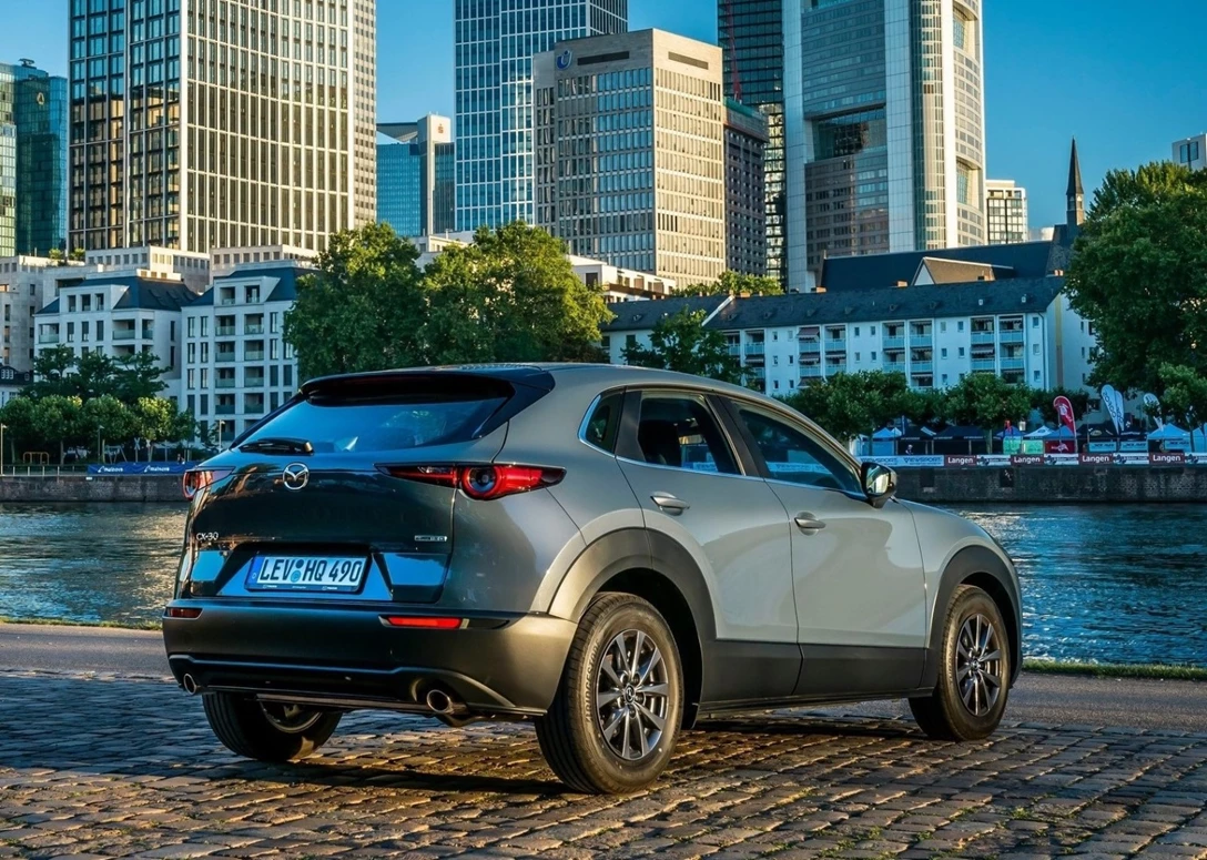 1639107-Mazda-CX-30-2019-02.jpg