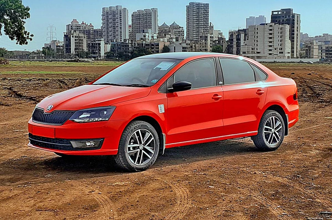 1646422-Skoda Rapid before and after face lift (9).jpg