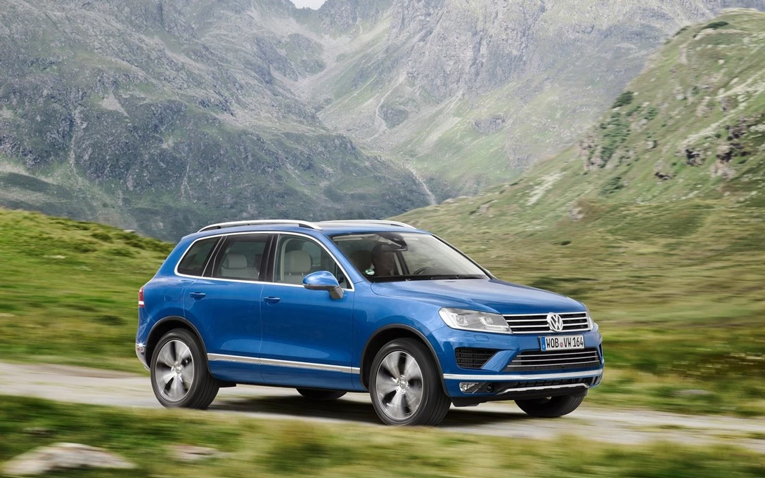 1697801-Volkswagen-Touareg-2015-1600-0b.jpg