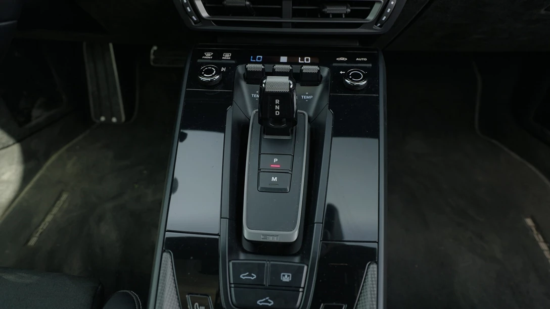 1664868-Porsche 992 GTS.01_01_04_07.Still063.jpg