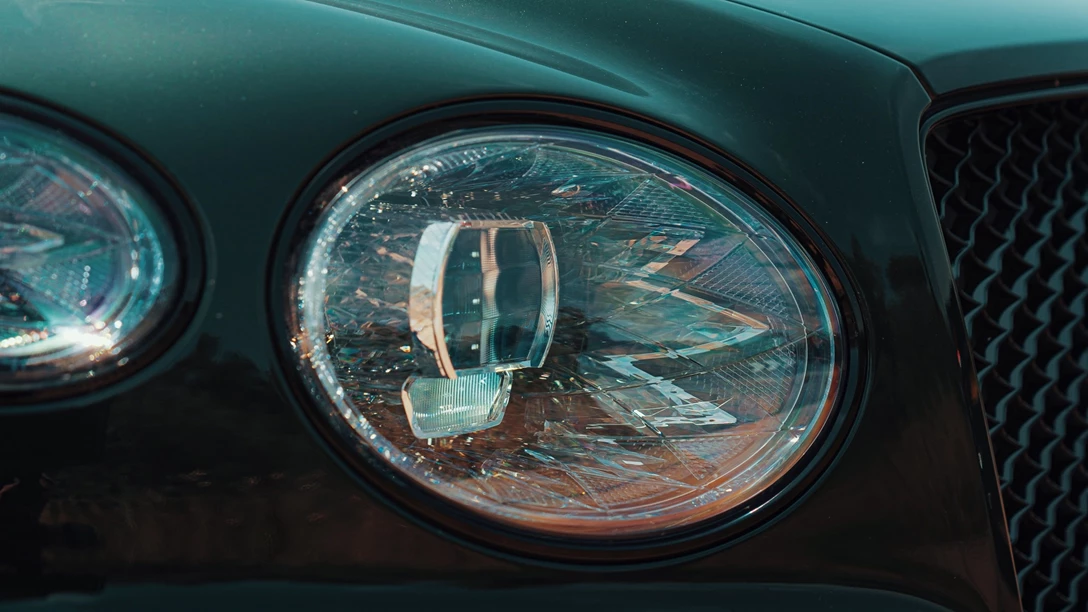 1661411-Bentley Bentayga S 2022.00_33_28_16.Still064 copy.jpg