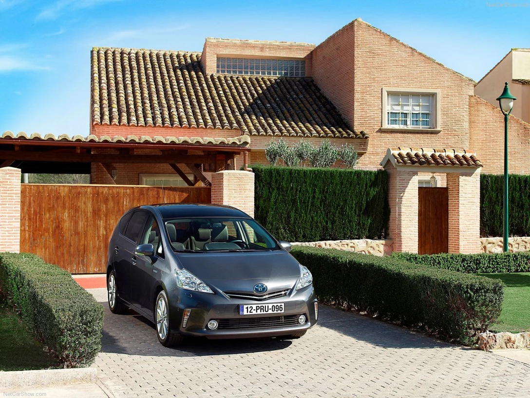 1585563-Toyota-Prius_Plus 6.jpg