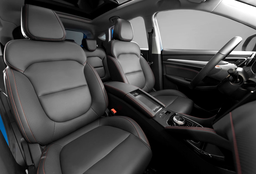 1655343-MG-ZS-EV-front-seats.jpg