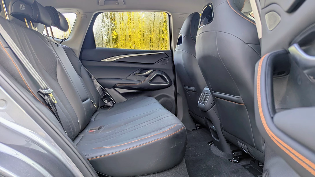 BYD סיליון 5 מושב אחורי