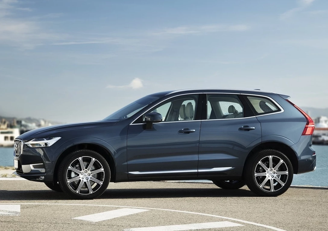 1649998-Volvo-XC60-2018-1600-3d.jpg