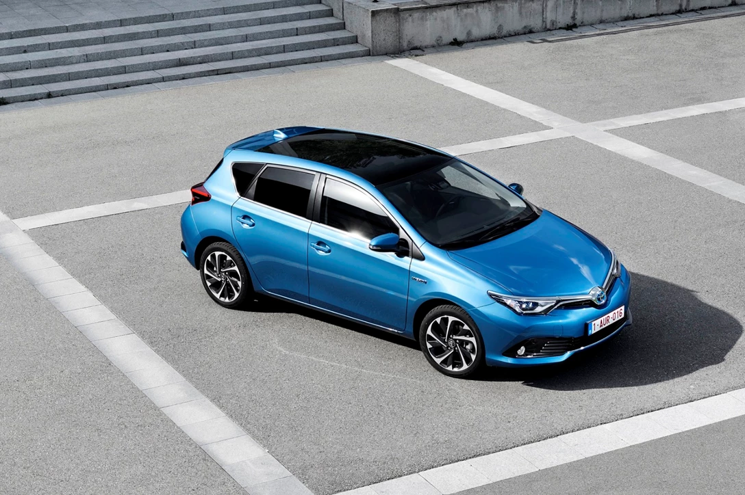 1591576-2015_Auris_42.jpg