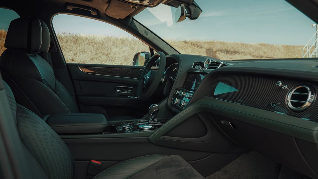 1661415-Bentley Bentayga S 2022.00_27_28_21.Still029 copy.jpg