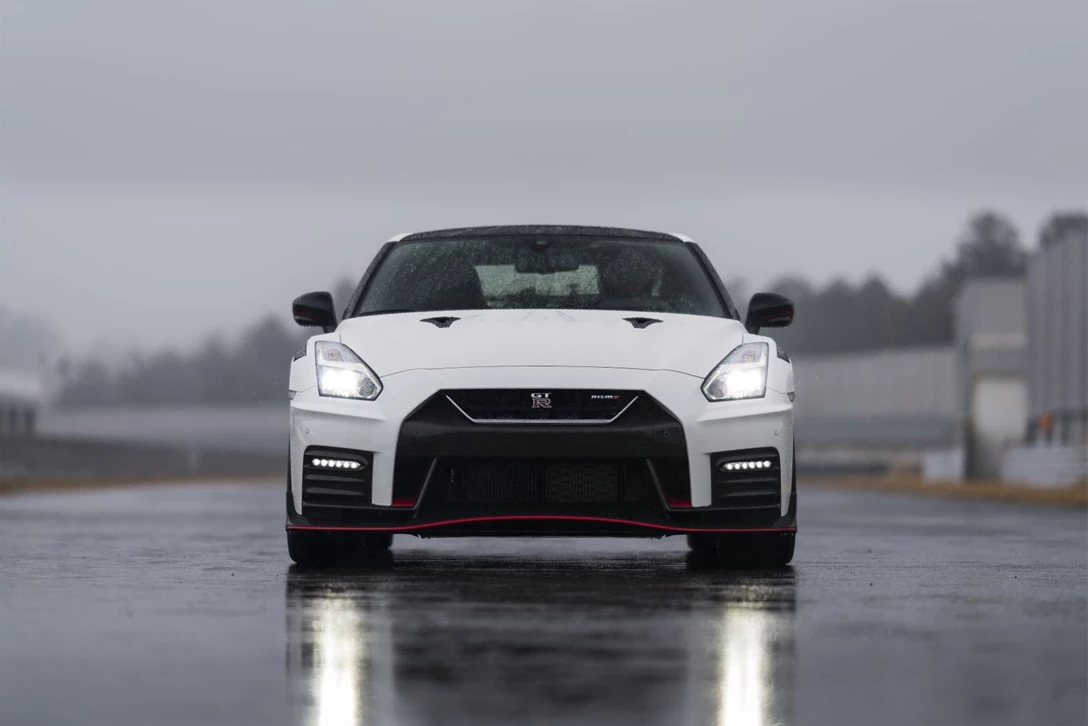 1670725-NISSAN-GT-R-Nismo-2018-03.jpg