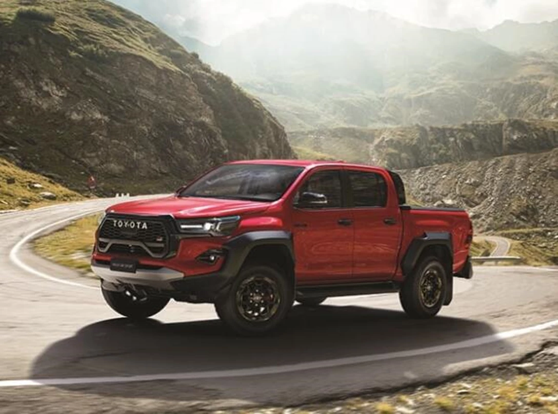 1684382-Toyota-Hilux-2023-12-GR-Sport.jpg