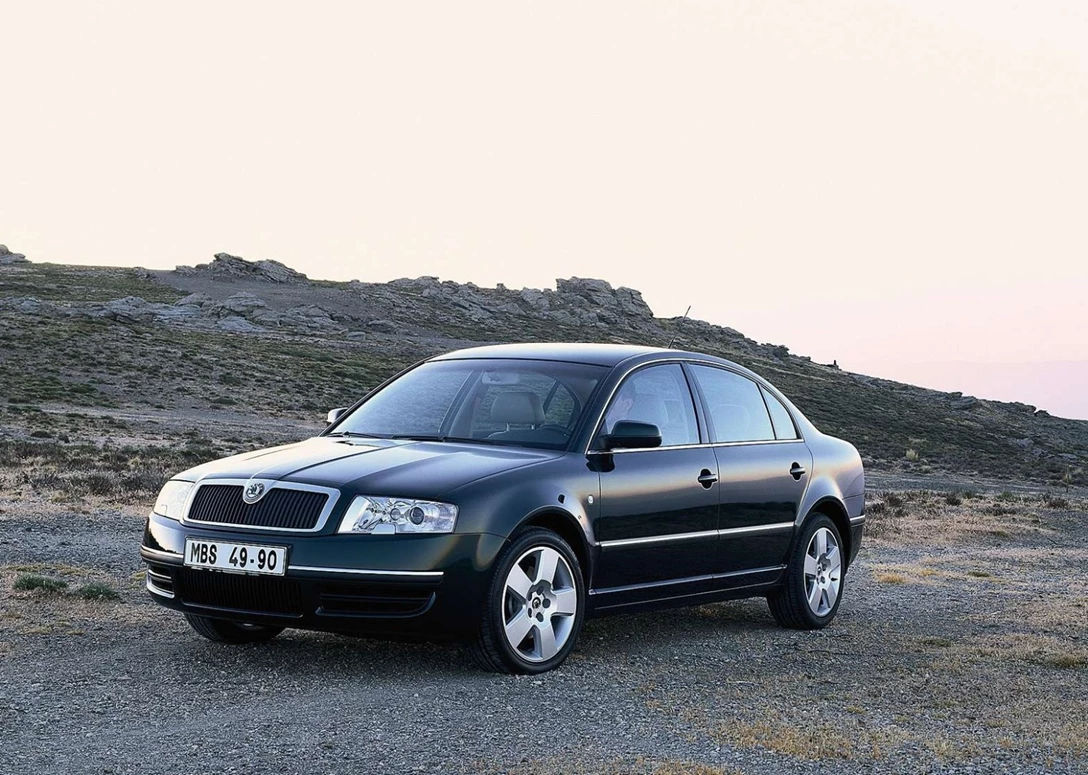 1599659-Skoda-Superb-2003-1600-02.jpg