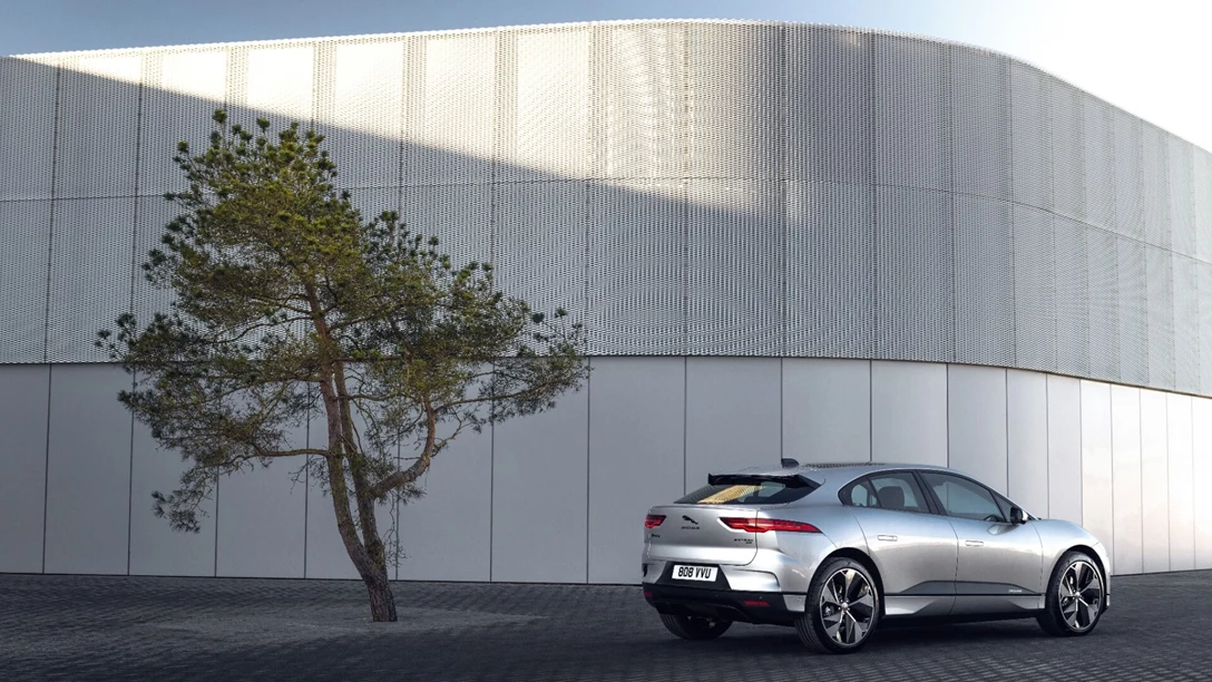 1633530-Jag_I-PACE_21MY_Exterior_Indus Silver_02.06.20_008.jpg