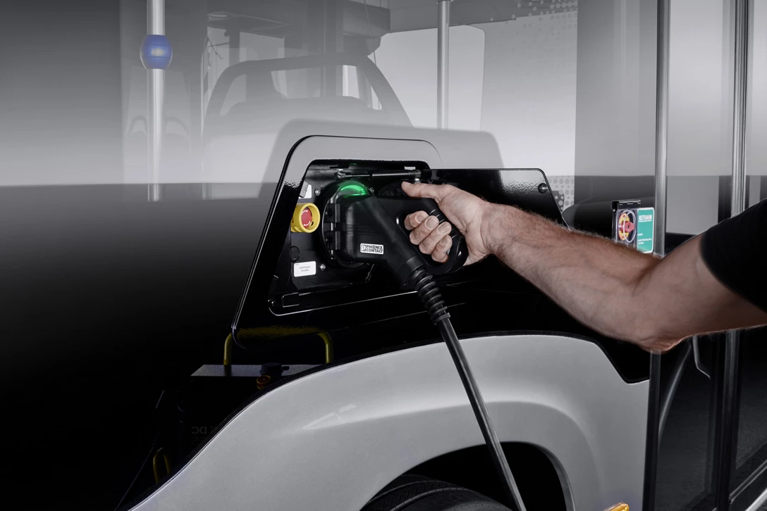 1598472-מרצדס אוטובוס (4).jpg