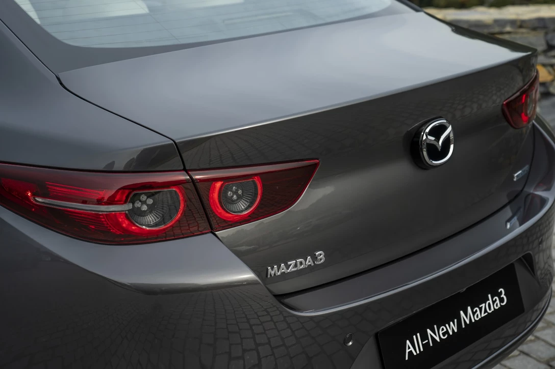 1612356-Mazda3_SDN_MachineGrey_Detail-11.jpg