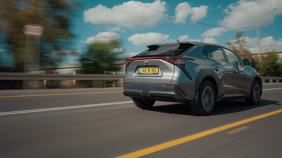 1681637-Hyundai IONIQ 5 vs Skoda Enyaq vs KIA EV6 vs TOYOTA BZ4X - 2023.01_57_33_16.Still201 copy.jpg