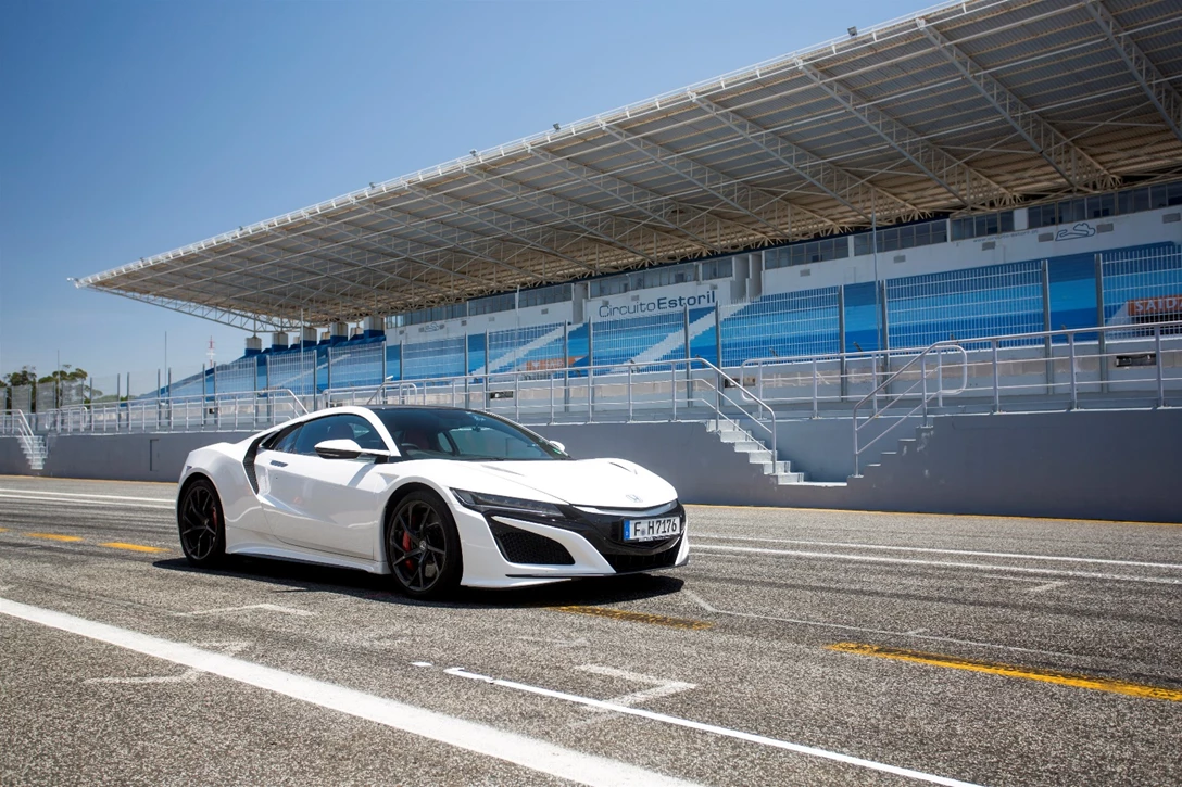 1595780-74902_HONDA_NSX_130R_WHITE.jpg