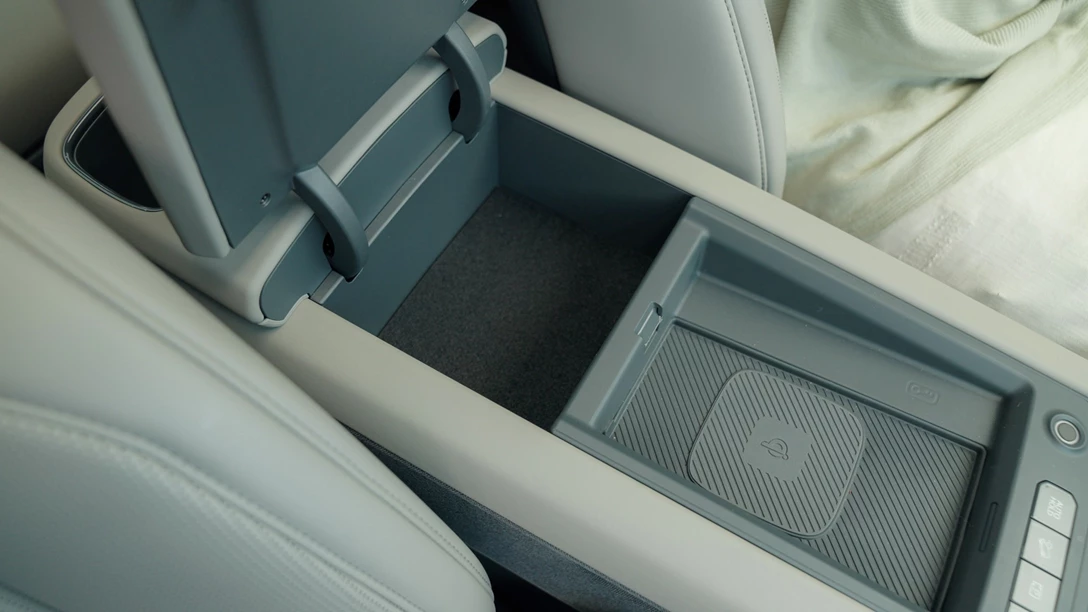 1698884-KIA EV9 2024.01_44_51_01.Still107-min.jpg