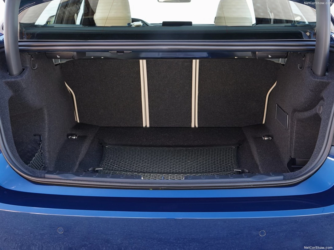 1585750-BMW-3-Series 7.jpg