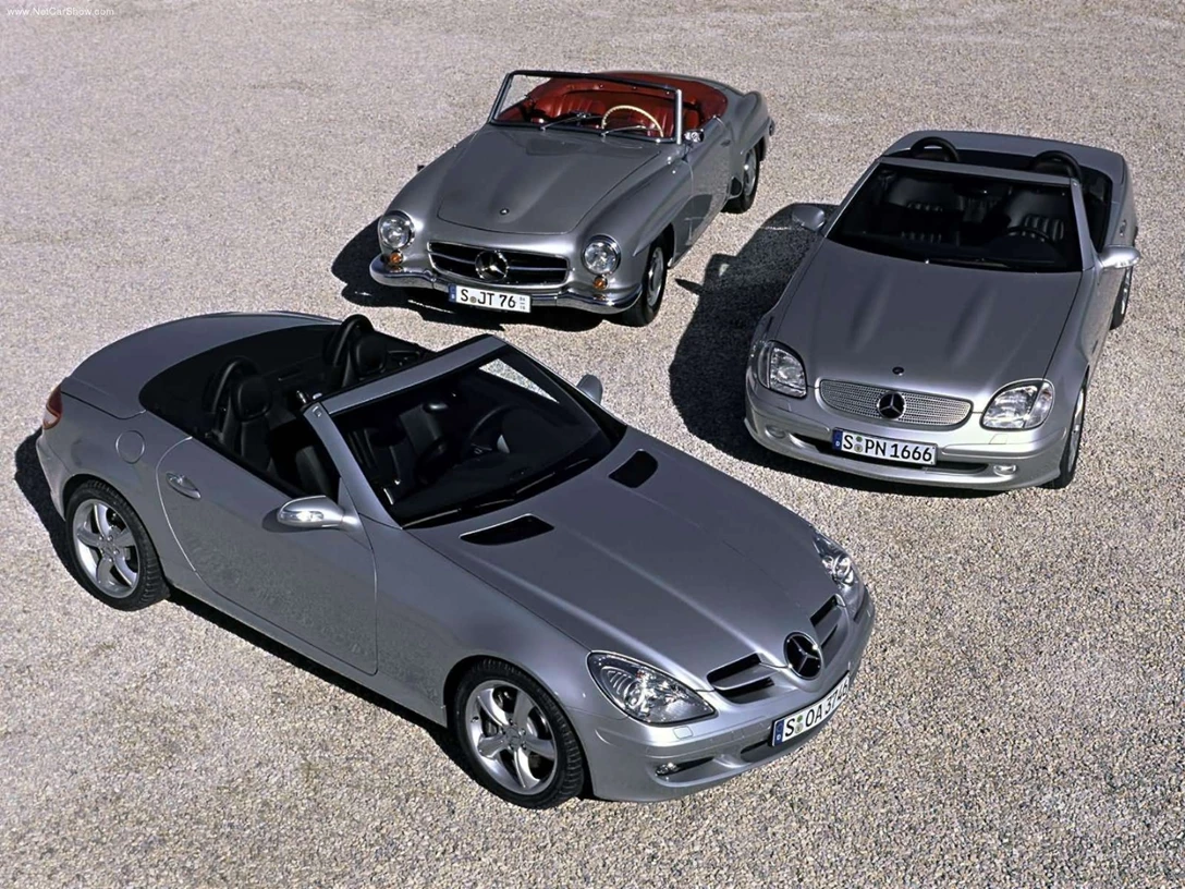 1593939-Mercedes-Benz-SLK350 4.jpg