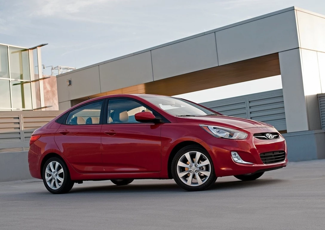 1641021-Hyundai-Accent-2017-01.jpg