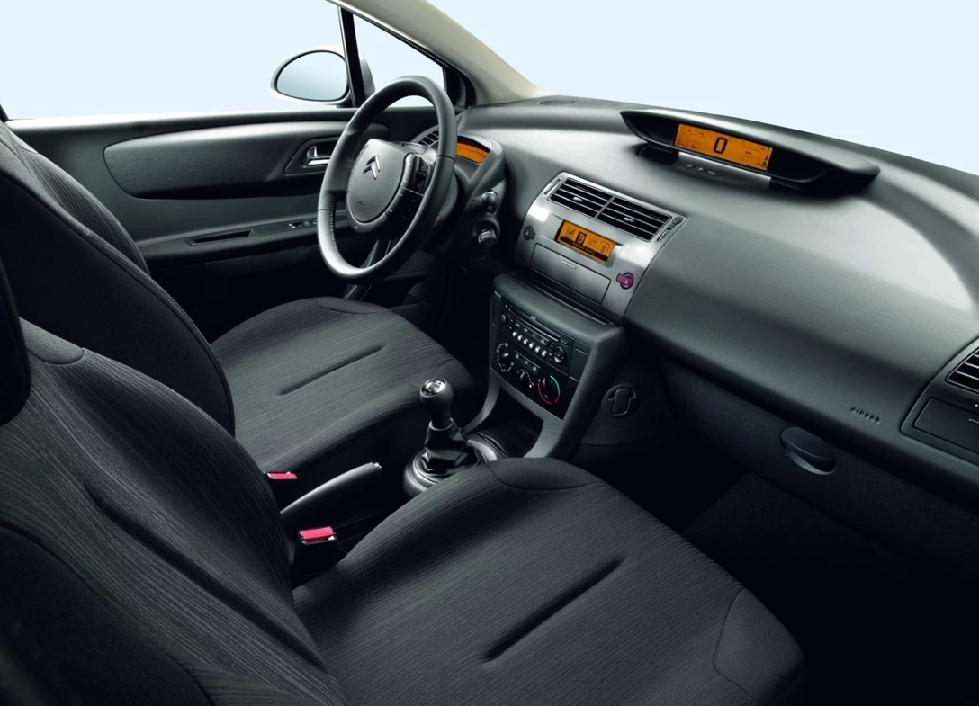 1668671-Citroen-C4-2010-06.jpg