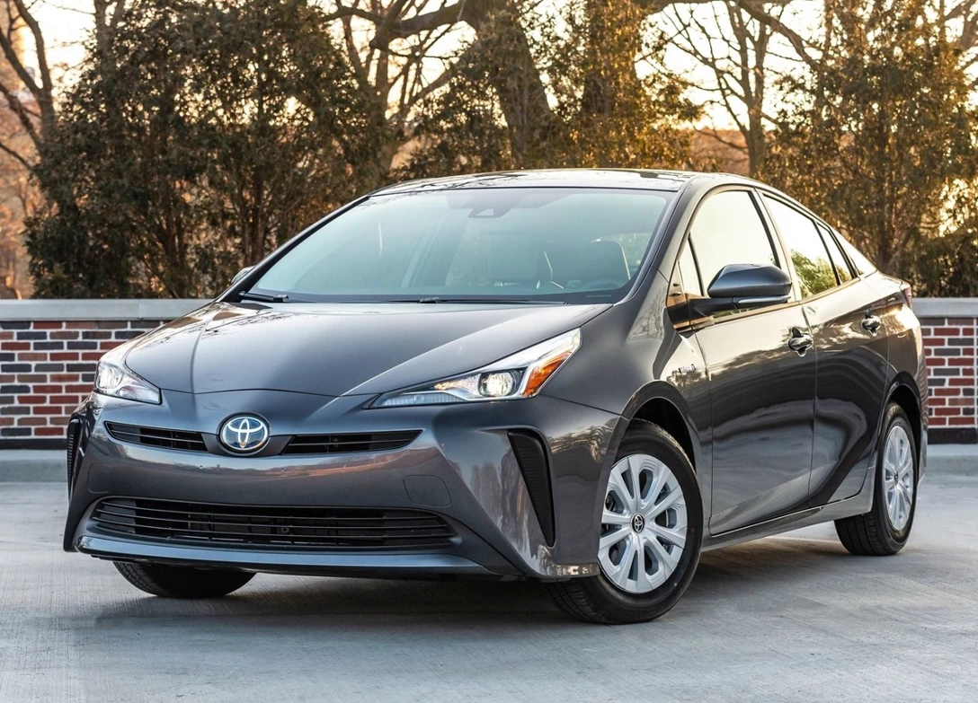 1643686-Toyota-Prius-2019-02.jpg