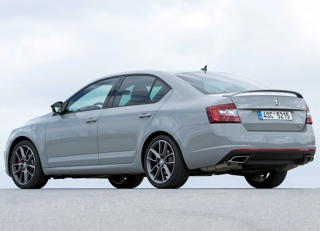 1635629-Skoda-Octavia_RS-2017-10.jpg