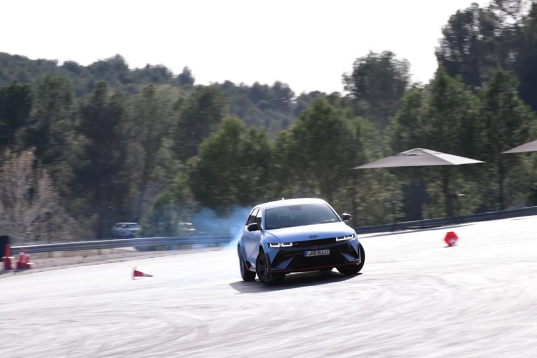 1694789-hyundai-ioniq-5-n-drift-0324-152_wid_1024_bfc_off.jpg