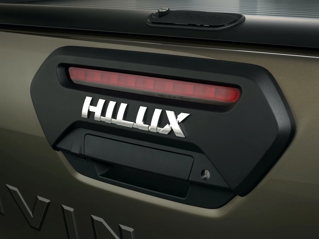 1632773-hiluxdetaillogo.jpg