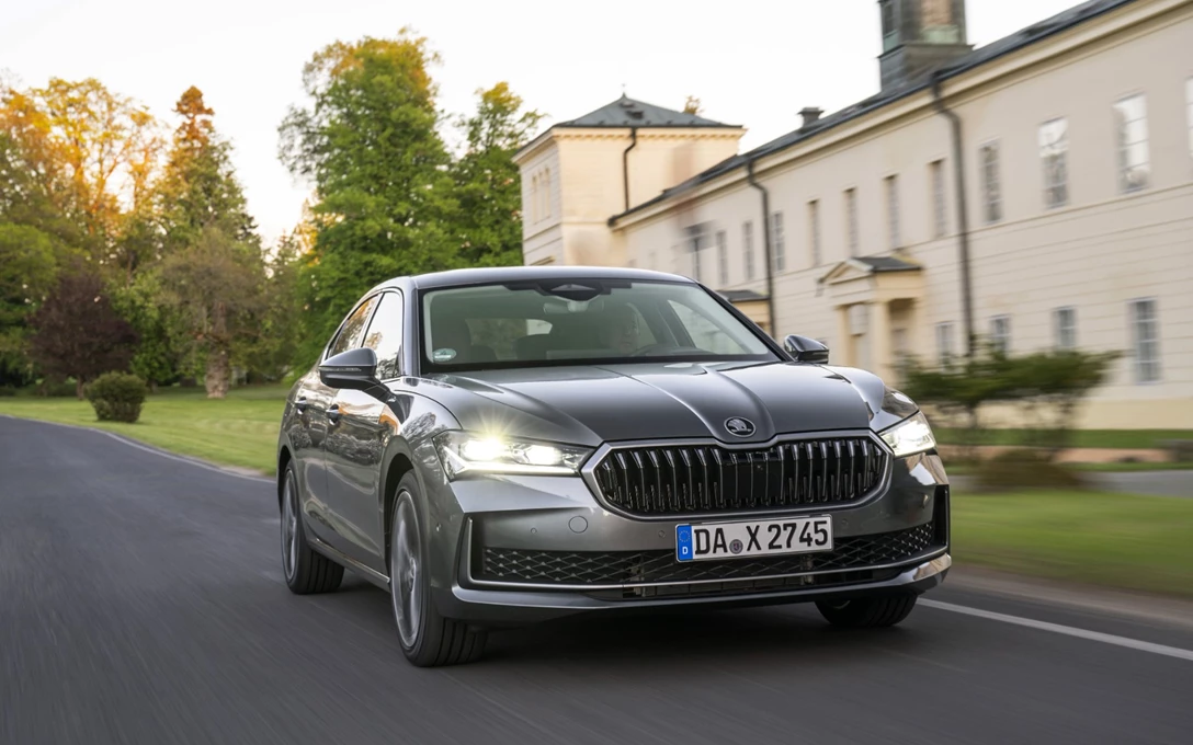 1697547-67_Skoda_Superb_Hatch_LK_b6c7cf3c-min.jpg