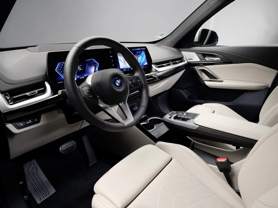 1694311-P90520695_highRes_the-all-new-bmw-ix1--min.jpg