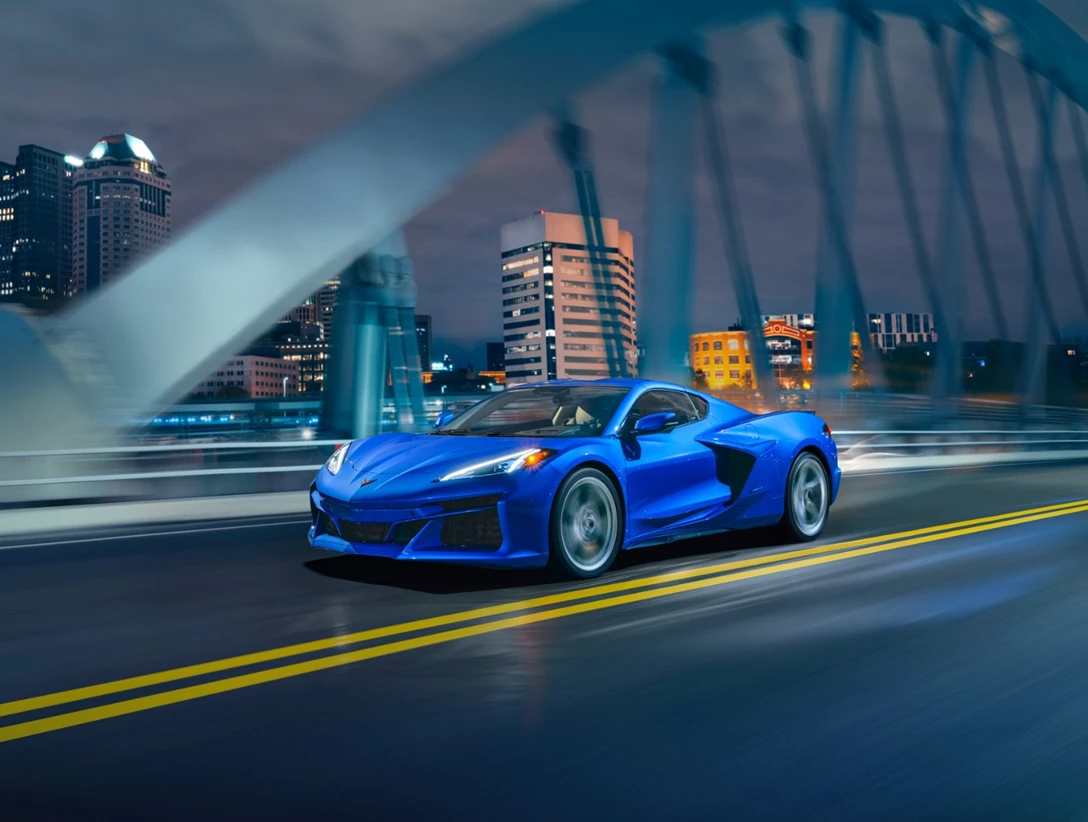 1676376-2024-chevrolet-corvette-e-ray-3lz-001.jpg
