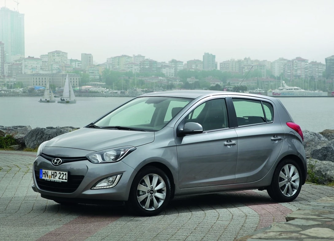 1651283-Hyundai-i20-2013-01.jpg