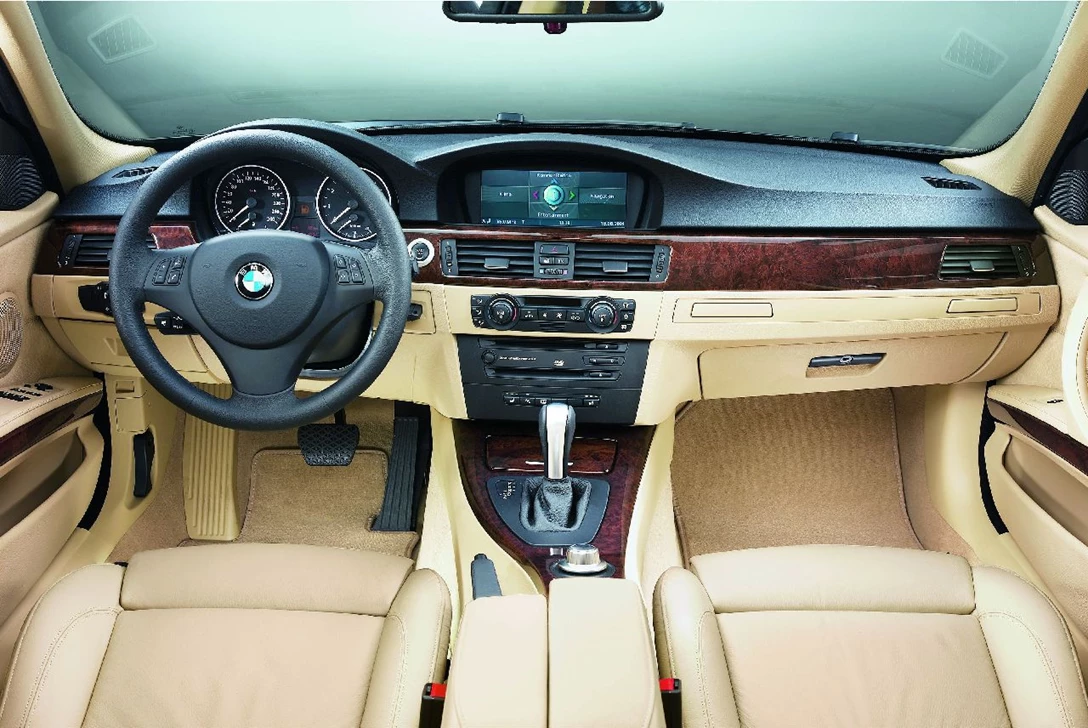 ב.מ.וו סדרה 3 - פנים