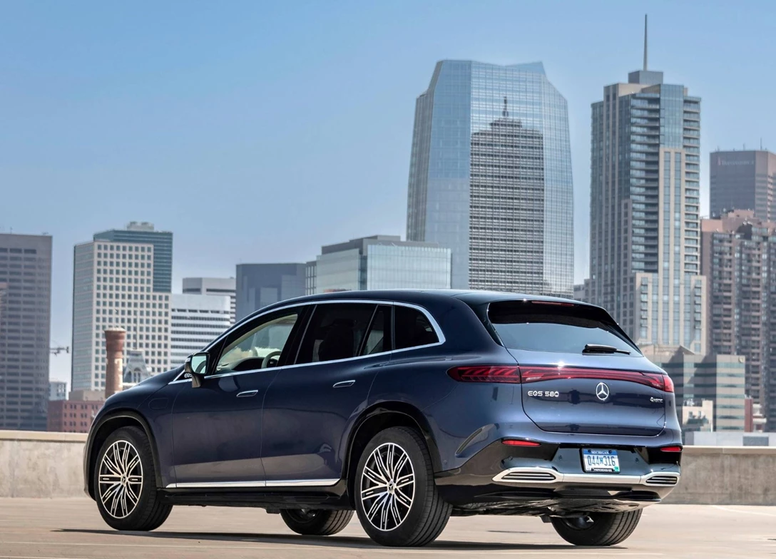 1702755-Mercedes-Benz-EQS_SUV-2024-03.jpg