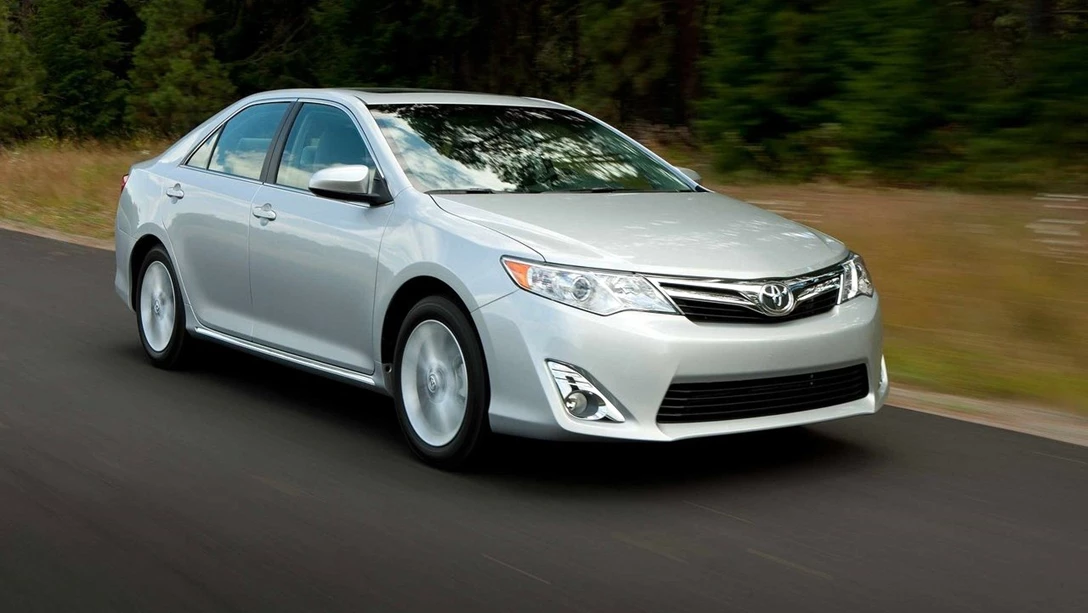 1680936-Toyota-Camry-2012-1280-01.jpg