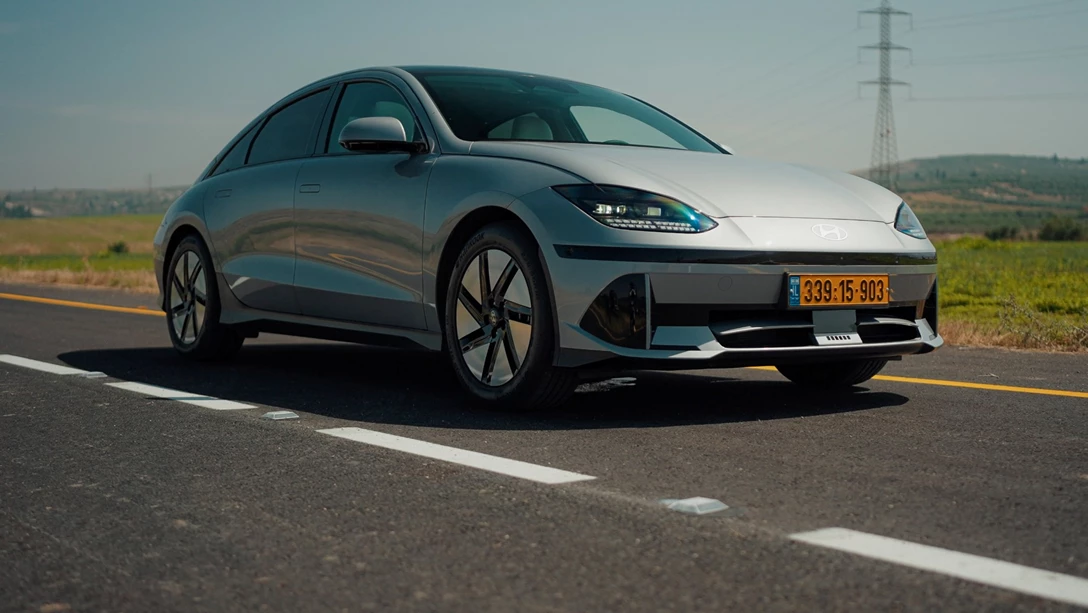 1682633-Hyundai IONIQ 6 2023.00_01_02_08.Still005 copy-min.jpg