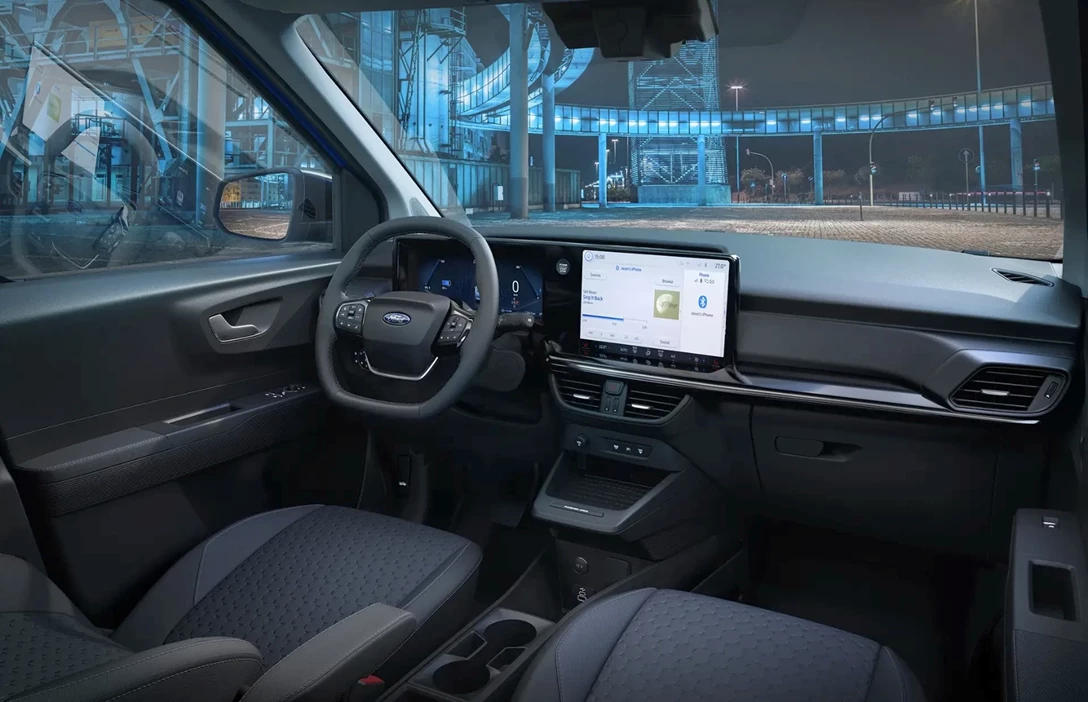 1680883-2023_ford_e-transit_courier_interior_01.jpg